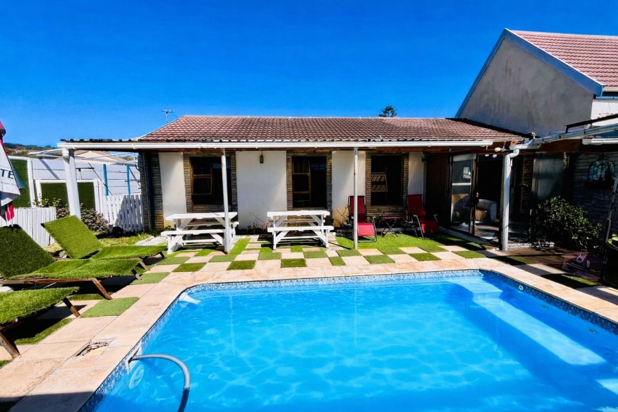 4 Bedroom Property for Sale in Wavecrest Western Cape